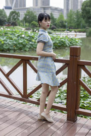 [Sihua SiHua] SH173 Shishi Cheongsam Pork Silk Girl andando no parque