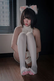 [Ảnh Net Red COSER] Chị Xuan Xiao - Cat Claw Socks