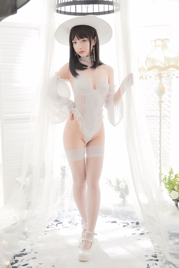 Coser Wen Mei phi lý "The White Witch"