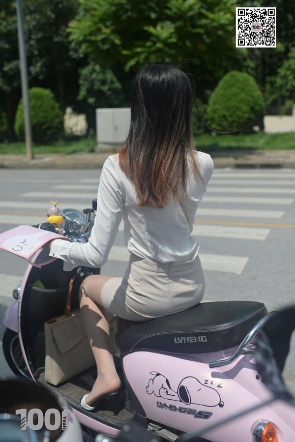 [IESS一千零一夜] 《騎電瓶車1》 街拍美腿