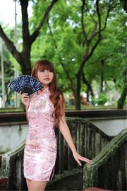 Taiwanese girl Tangtang "Lin's Garden Classical Cheongsam Outside Shoot"