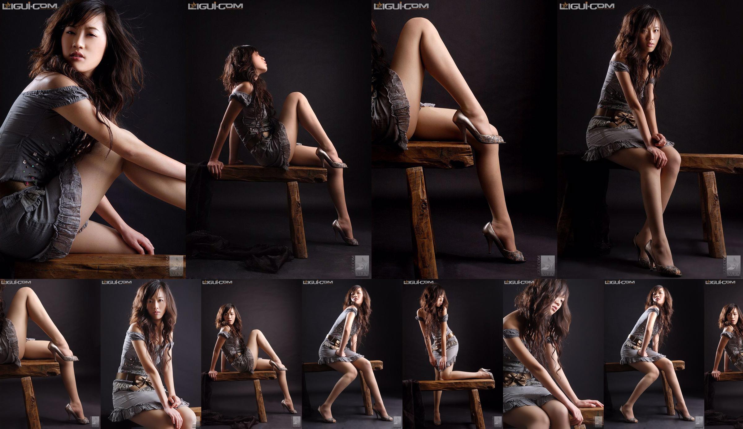 Modelo Wang Xin "Yi Ren sentado solo, hermosos ojos borrosos" [丽 柜 LiGui] Foto de pie de seda No.efe507 Página 1